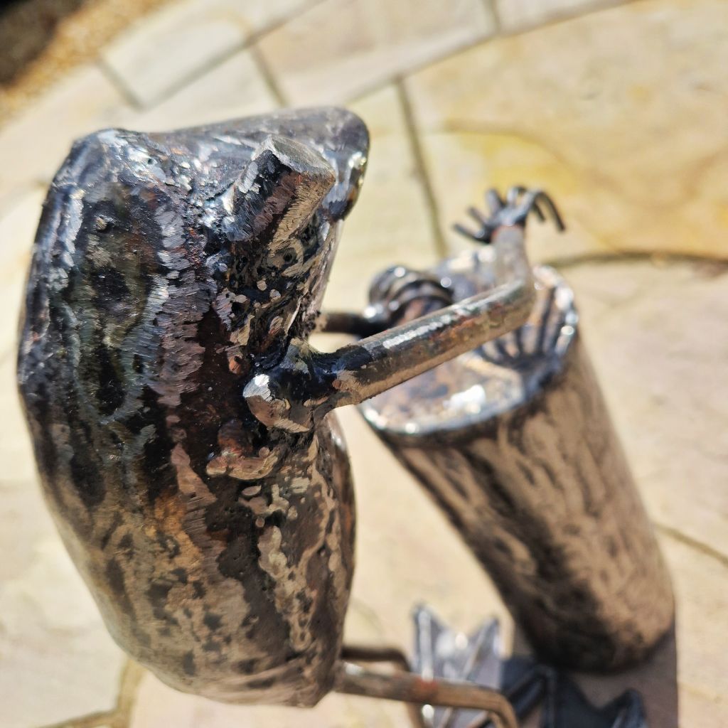 Bongos Frog - Pangea Sculptures