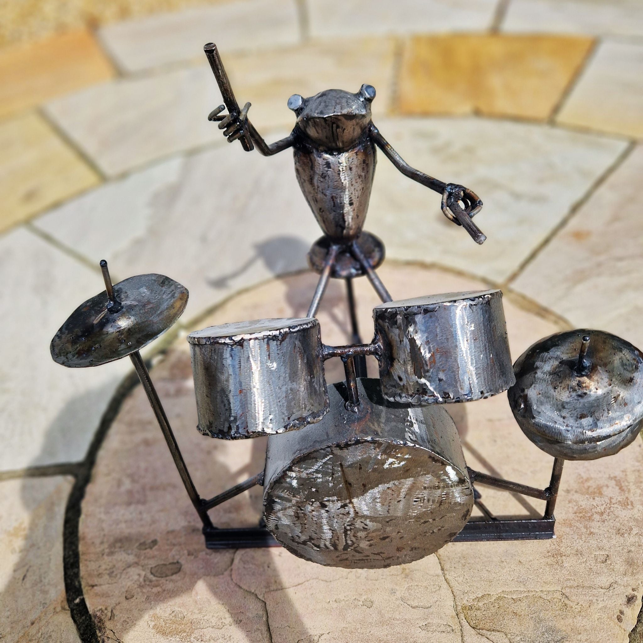 Drummer Frog - Pangea Sculptures