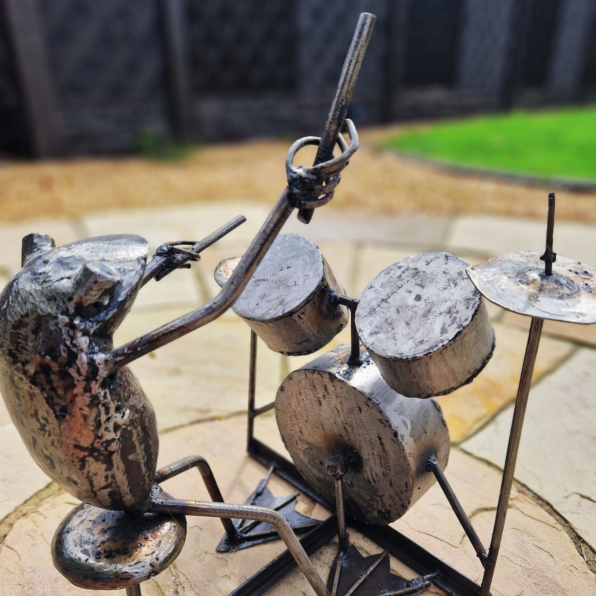 Drummer Frog - Pangea Sculptures