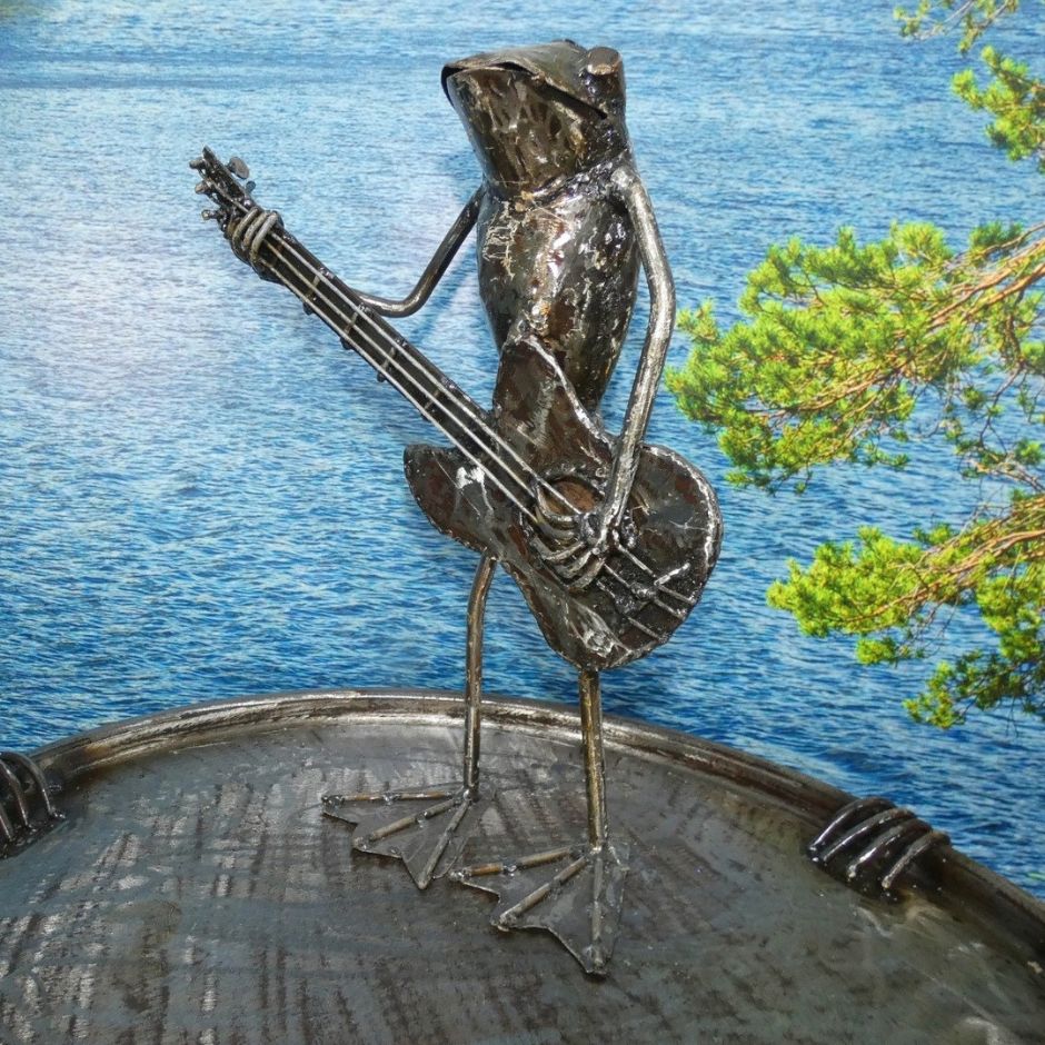 Guitar Frog - Pangea Sculptures