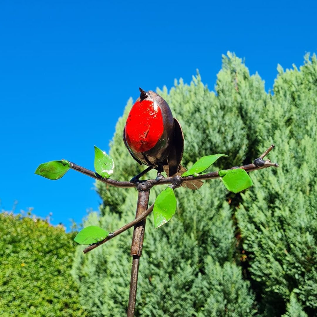 Leaf Stand Robin - Pangea Sculptures