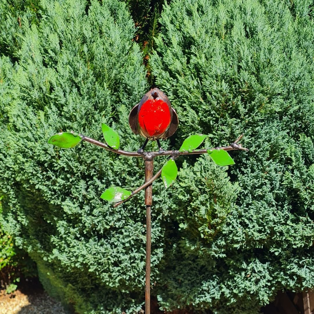 Leaf Stand Robin - Pangea Sculptures