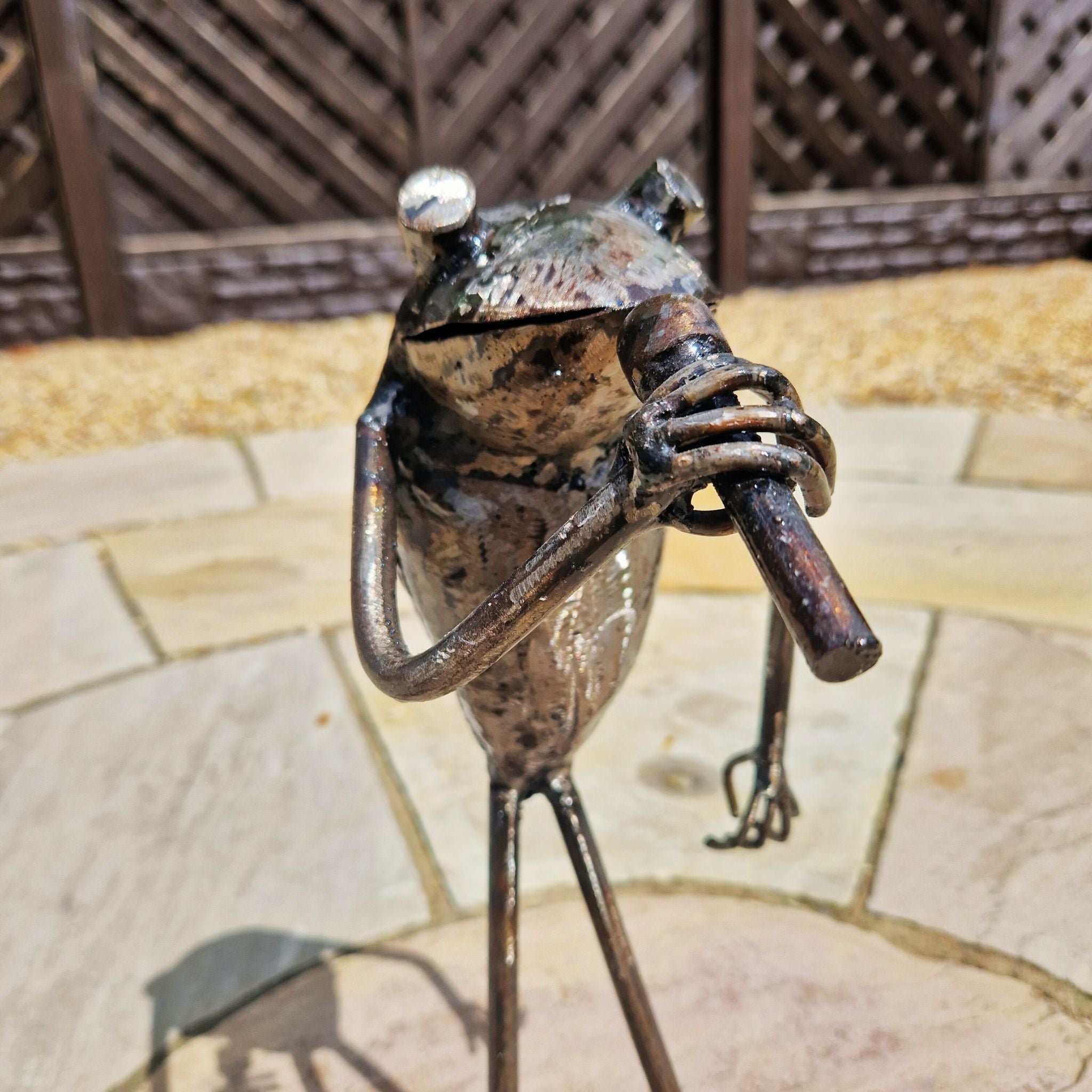 Microphone Frog - Pangea Sculptures
