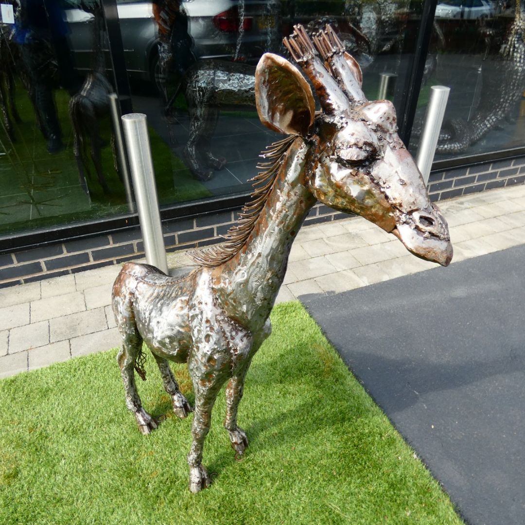 Natural Giraffe - Pangea Sculptures