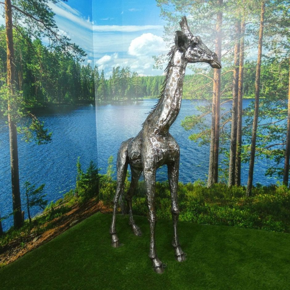Natural Giraffe - Pangea Sculptures