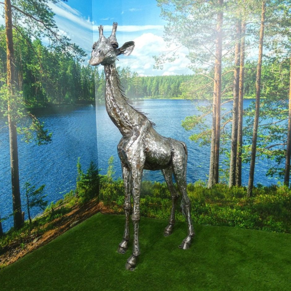 Natural Giraffe - Pangea Sculptures