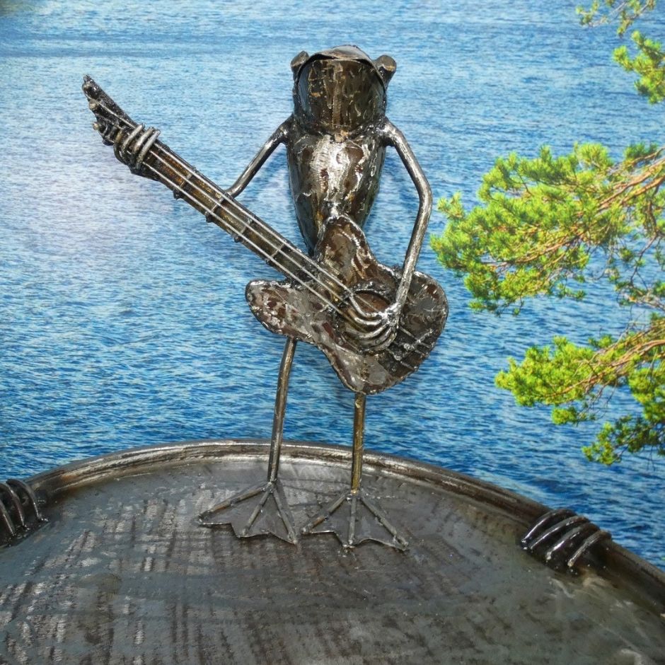 Guitar Frog - Pangea Sculptures