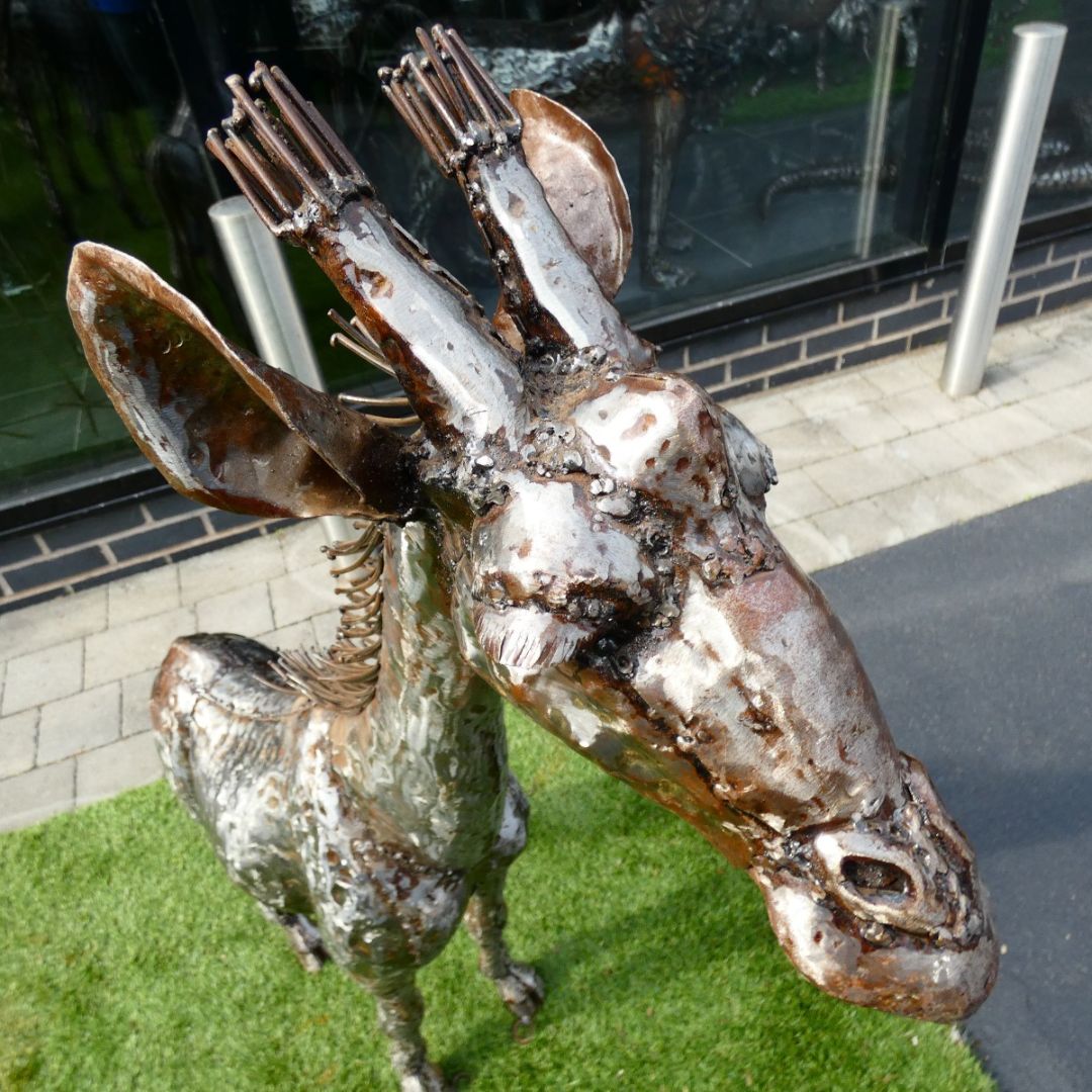 Natural Giraffe - Pangea Sculptures