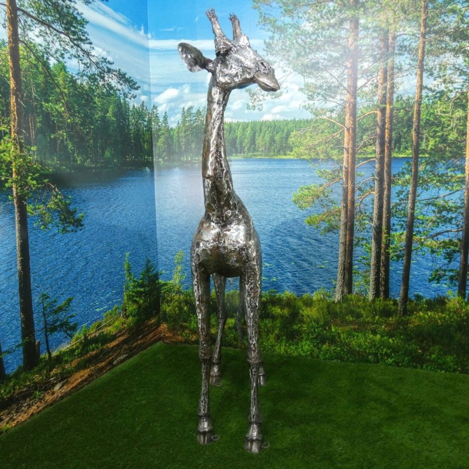 Natural Giraffe - Pangea Sculptures